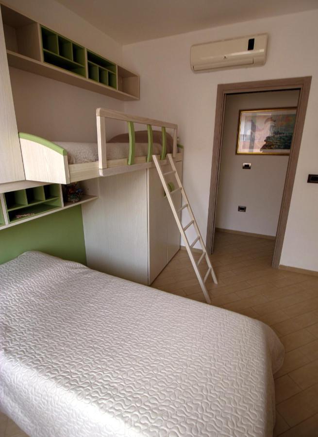 Refresh House Apartment Brindisi Bagian luar foto
