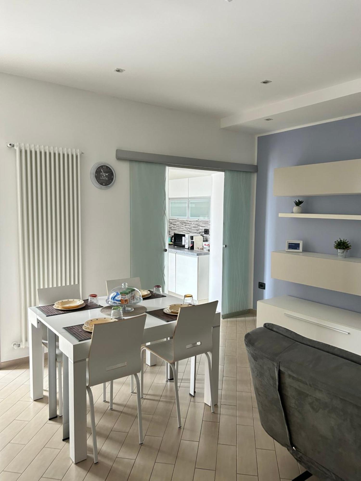 Refresh House Apartment Brindisi Bagian luar foto