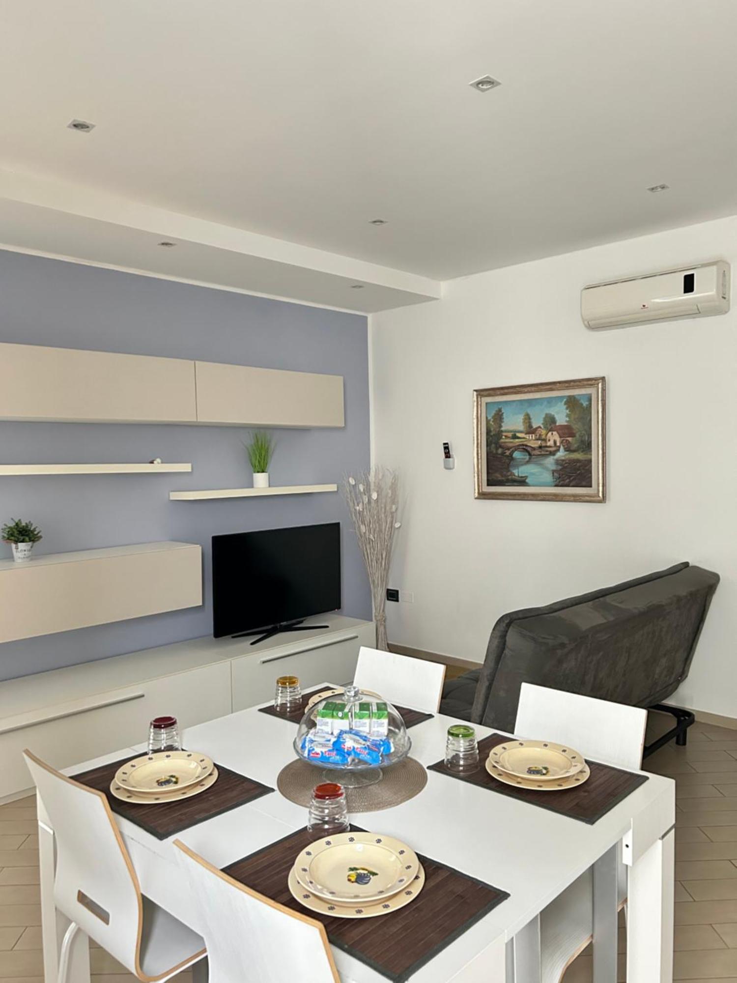 Refresh House Apartment Brindisi Bagian luar foto