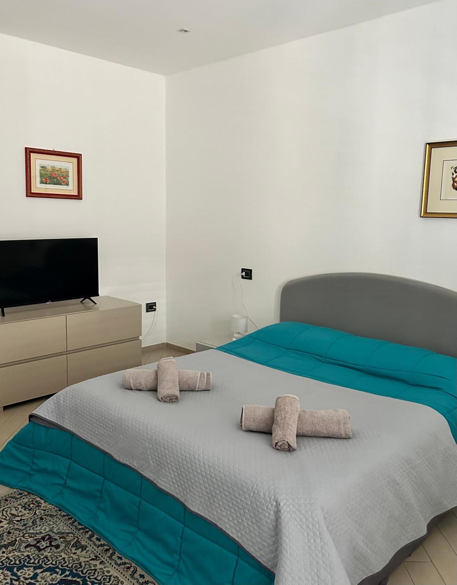 Refresh House Apartment Brindisi Bagian luar foto